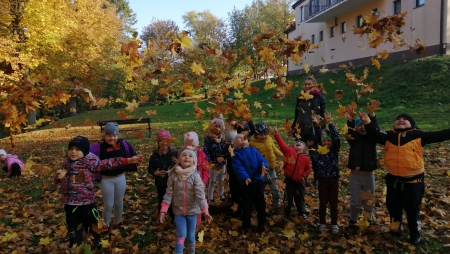 Zabawy jesienią w parku